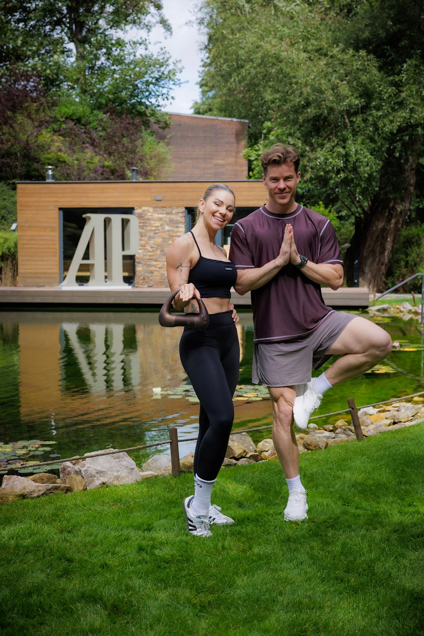 Lenka from NextMove studio is training yoga sculpt class for ATOMYA premium dumbbells 